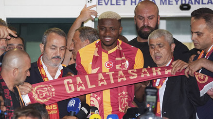 Galatasarayın efsanelerinden Osimhene hoş geldin