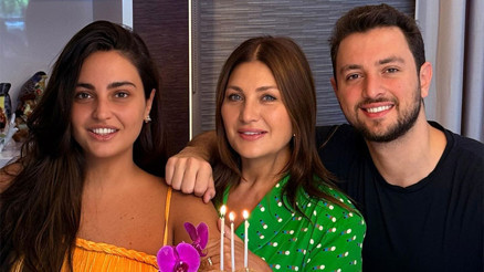 Aile arasında doğum günü kutlaması... Sibel Can 55 oldu