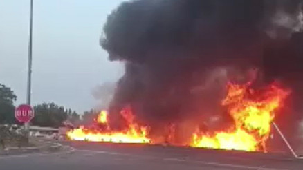 Yanıcı madde yüklü TIR alev aldı