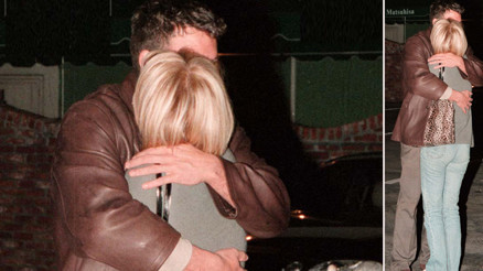 Soyunma odasına giren görevli neye uğradığını şaşırdı... İki ünlü sevgili film setinde aşk kaçamağında yakalanmış