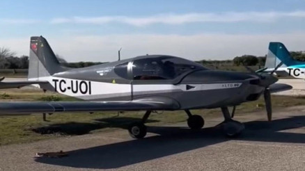 Adana’da ultralight tipi eğitim uçağı kaza-kırıma uğradı: 2 yaralı