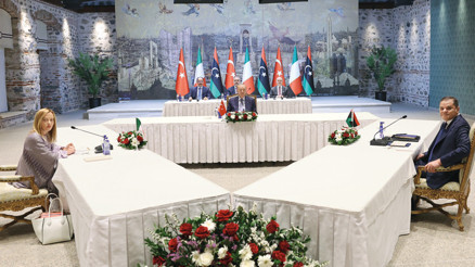 İtalya ve Libya’yla Akdeniz Zirvesi