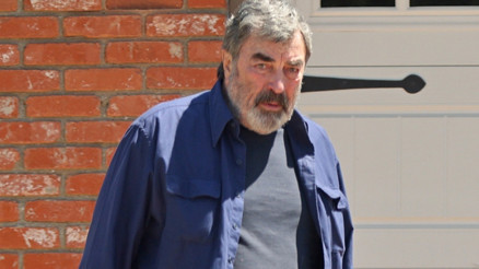 Çapkın bakışları soldu, gülüşü uçup gitti... Meğer ne zormuş hem yaşlanıp hem işsiz kalmak