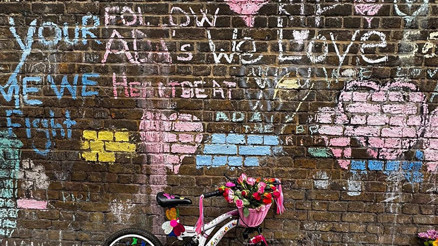 Londra’da otobüsün çarpmasıyla hayatını kaybeden 9 yaşındaki Ada Bıçakçı için anma: ‘Ada için mücadeleye devam edeceğiz