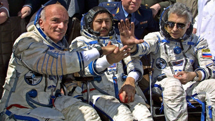 Üç kez uzaya çıkmıştı: Kazak kozmonot Musabayev hayatını kaybetti