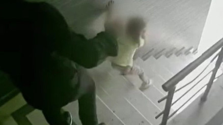 Kızına tekme atan babaya hapis talebi Kızına tekme atan babaya hapis talebi