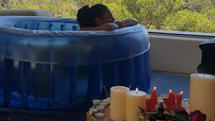 Ünlü sunucu yazlık evinde manzaraya karşı doğum yaptı... Benim karım bir süper kahraman Ünlü sunucu yazlık evinde manzaraya karşı doğum yaptı... Benim karım bir süper kahraman