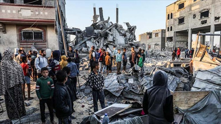 Gazzede yardım skandalı: Küflü ekmek çıktı