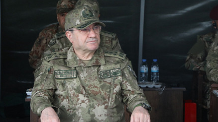 ORGENERAL SELÇUK BAYRAKTAROĞLU KİMDİR, KAÇ YAŞINDA Yeni Genelkurmay Başkanı Selçuk Bayraktaroğlu aslen nereli, hangi görevlerde bulundu İşte Selçuk Bayraktaroğlu hayatı ve biyografisi...