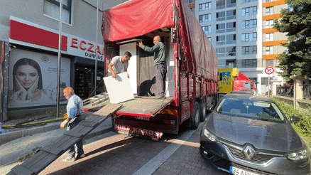 Tahliye davasını kaybedince olan oldu... Öğrenci yurdundaki eşyaları kaçırmaya çalıştılar Tahliye davasını kaybedince olan oldu... Öğrenci yurdundaki eşyaları kaçırmaya çalıştılar