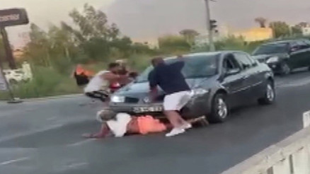 Otomobiliyle, çarptığı kadının üzerinden geçip kaçmaya çalıştı