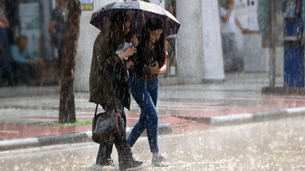 İstanbulda şemsiyesiz dışarı çıkmayın Rüzgar ve sağanak devam edecek mi Orhan Şen canlı yayında açıkladı