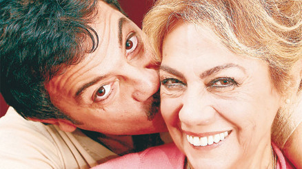 Kerem Alışık annesi Çolpan İlhanı andı: Gelincik çiçeği vardı saçlarında