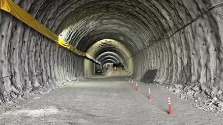 Bakan Uraloğlu, Ankara-İzmir Yüksek Hızlı Tren Projesi ile ilgili basın açıklaması yaptı Bakan Uraloğlu, Ankara-İzmir Yüksek Hızlı Tren Projesi ile ilgili basın açıklaması yaptı