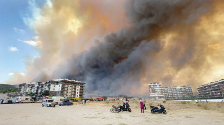 Alevler kapıya dayandı Alevler kapıya dayandı