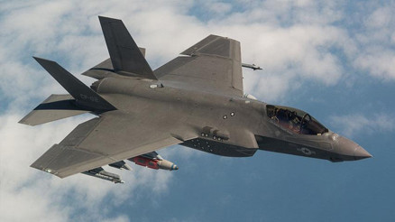 İngiliz F-35i acil iniş yaptı