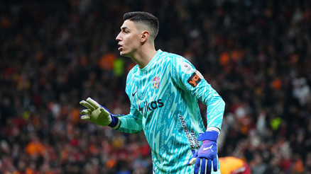 Transferde sürpriz 40 milyon euroluk kalecinin yerine Berkeyi istiyorlar