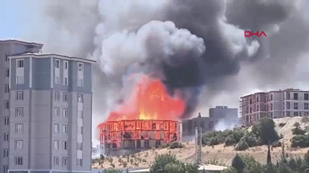 Kahramanmaraş’ta lojman inşaatında yangın
