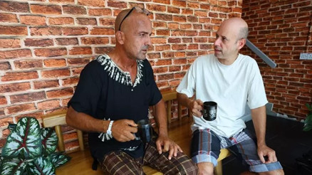 Malezya açıklarında teknesi batınca 40 saat yüzerek kurtulan Türk kaptan, yaşadıklarını anlattı Malezya açıklarında teknesi batınca 40 saat yüzerek kurtulan Türk kaptan, yaşadıklarını anlattı