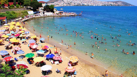 Mutlu insanların kenti, deniziyle tatilcileri de mutlu ediyor