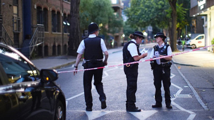 Londra’da Türk kökenli bir kişi, baba ve oğlu bıçakla öldürmekle suçlanıyor