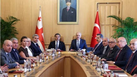 TBMM Başkanı Numan Kurtulmuş, Gürcistan Cumhurbaşkanı Mikheil Kavelashvili ile bir araya geldi TBMM Başkanı Numan Kurtulmuş, Gürcistan Cumhurbaşkanı Mikheil Kavelashvili ile bir araya geldi