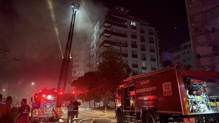 Gaziantepte 7 katlı binada yangın paniği