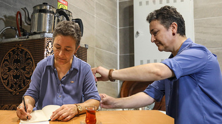 Belediyenin çaycısı kitap yazdı... Ele aldığı konu oldukça anlamlı ve dikkat çekici