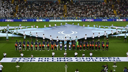 UEFA, Süper Kupa maçında yine İsrail diyemedi İki pankart açıldı ama... UEFA, Süper Kupa maçında yine İsrail diyemedi İki pankart açıldı ama...