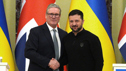 Trump-Putin zirvesi öncesi İngiltere lideri Starmer ve Zelenski bir araya geldi