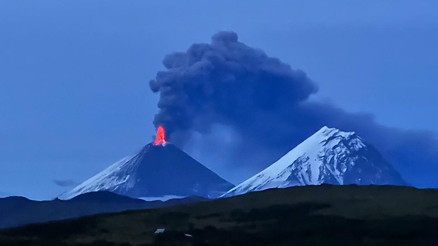 Rusyada Klyuchevskoy Yanardağı patladı: Kül bulutları 9 kilometre yüksekliğe ulaştı