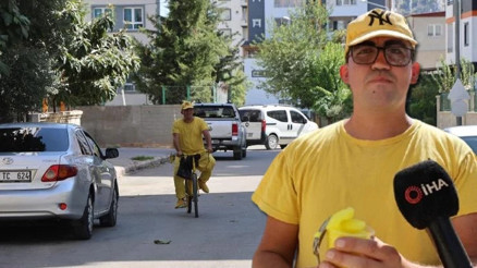 46 derece sıcakta sarı şalvarıyla mahalle mahalle geziyor