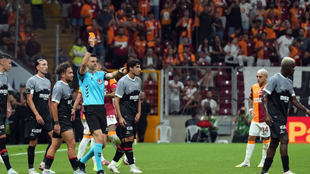 Genç futbolcudan Süper Lige talihsiz başlangıç: İlk maçtan kırmızı kart