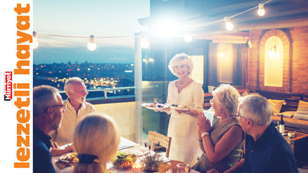 Masaya oturmadan önce kiminle oturduğuna bakmak... Masaya oturmadan önce kiminle oturduğuna bakmak...