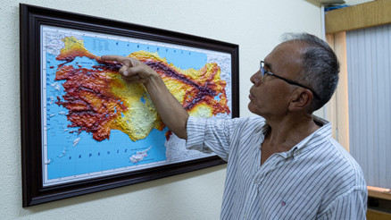 Doç. Dr. Özmen: Türkiye, 17 Ağustos depreminden bu yana 448 bin kere sallandı | Olası İstanbul depremi için uyarı