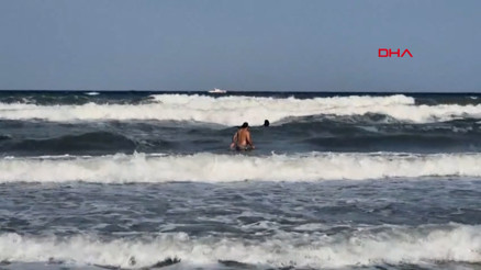 Tekirdağda fırtına; eğitim uçuşları iptal edildi, denize girmek yasak Tekirdağda fırtına; eğitim uçuşları iptal edildi, denize girmek yasak