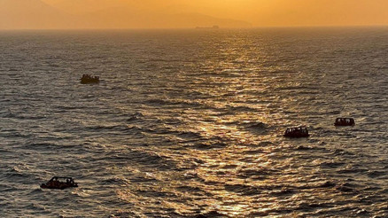 Yunanistan unsurlarınca Türk karasularına geri itilen 20si çocuk 86 kaçak göçmen kurtarıldı