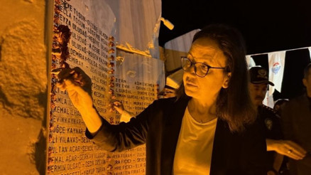 26 yıldır dinmeyen acı... Marmara Depreminde hayatını kaybedenler anıldı