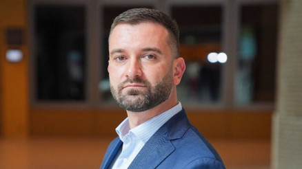 Hollanda’da DENK Lideri Stephan van Baarle görevinden ayrıldı