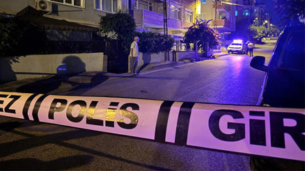 Ümraniyedeki vahşette yeni gelişme Eşi tarafından satırla boğazı kesilerek öldürülmüştü: 2 gözaltı Ümraniyedeki vahşette yeni gelişme Eşi tarafından satırla boğazı kesilerek öldürülmüştü: 2 gözaltı