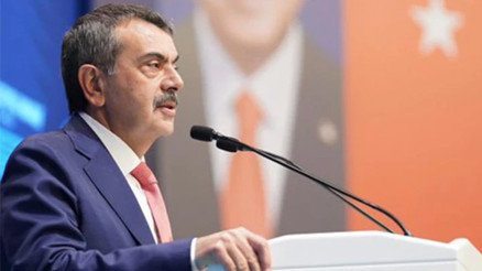 Bakan Tekin: Yabancı dil eğitiminde mantığı değiştirmeliyiz Bakan Tekin: Yabancı dil eğitiminde mantığı değiştirmeliyiz