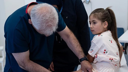 Düğündeki duman gösterisinde ağır yaralanan çocuk 7 operasyonla sağlığına kavuştu Düğündeki duman gösterisinde ağır yaralanan çocuk 7 operasyonla sağlığına kavuştu