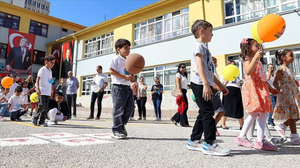 MEB duyurdu Okullarda yeni dönem: Zilsiz okul uygulaması başlıyor MEB duyurdu Okullarda yeni dönem: Zilsiz okul uygulaması başlıyor
