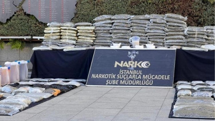 Uyuşturucu tacirlerine darbe Yüzlerce kilo uyuşturucu ele geçirildi