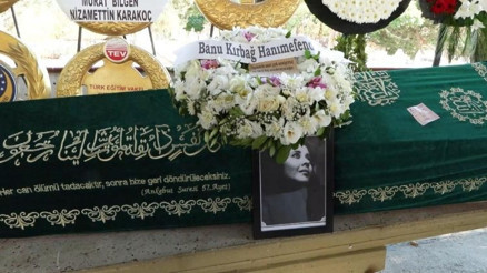 Türk halk müziği sanatçısı Banu Kırbağ son yolculuğuna uğurlandı