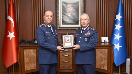 Muharip Hava Kuvveti Komutanlığında devir teslim töreni