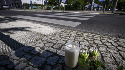 Almanyada trafik kazası: Yaya geçindinde ezildiler Almanyada trafik kazası: Yaya geçindinde ezildiler