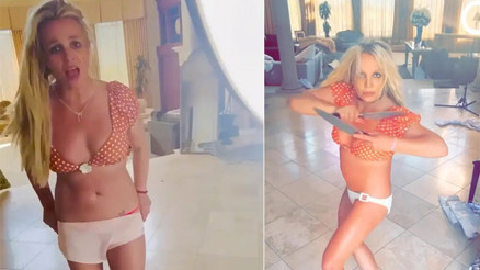 Yine kamerasını açıp dans etmeye başladı… Bu kez hayranları da şaştı kaldı: Milyonların var, bu evin hali ne böyle