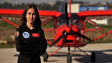 Türkiye’nin en genç pilotu Defne, TIME dergisine adını yazdırdı Türkiye’nin en genç pilotu Defne, TIME dergisine adını yazdırdı