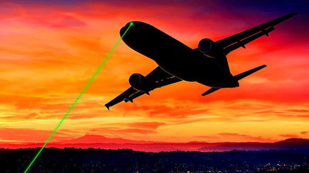 Kazakistandan uçaklara lazer tutanlara 10 yıla kadar hapis cezası kararı